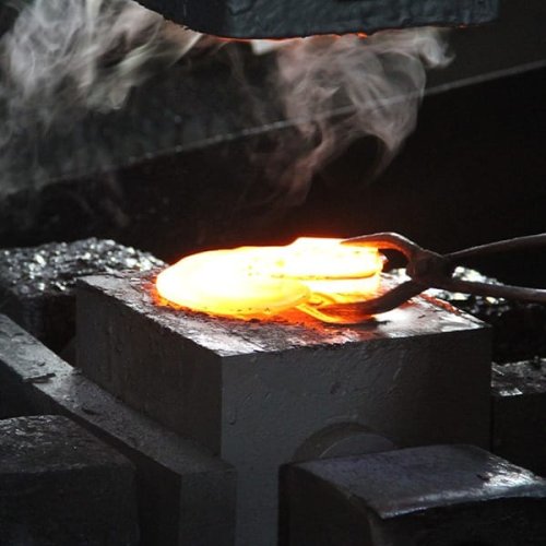 Servicio de forja de metales